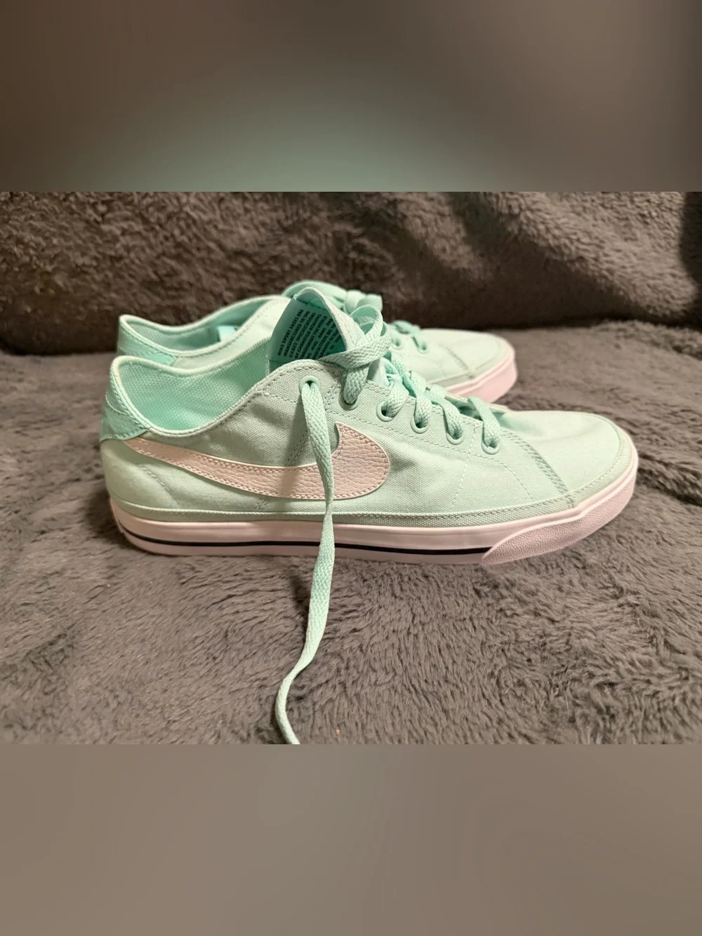 Nike Women’s Mint Green Low-Top Sneakers with white Swoosh